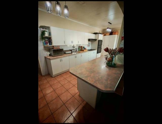 3 BEDROOM HOUSE FOR SALE IN MOREGLOED
